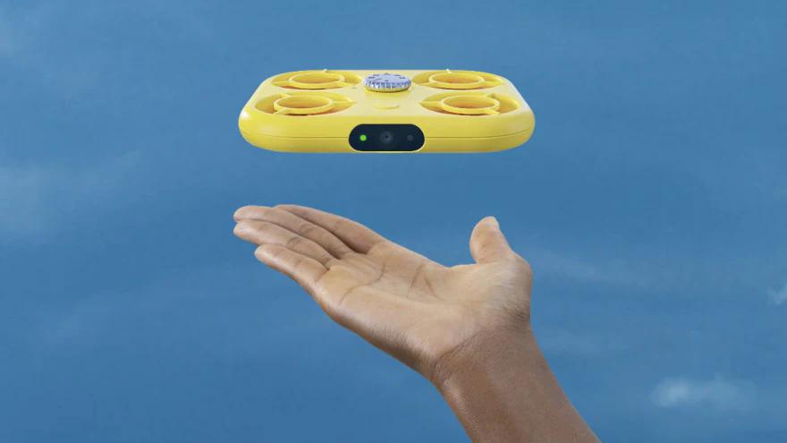 Snapchat lancia Pixy: il mini drone che scatta foto per il social