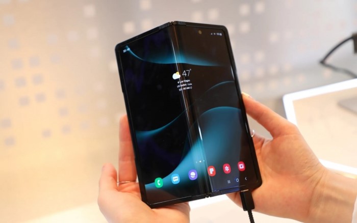 Samsung smartphone pieghevole a 360 gradi